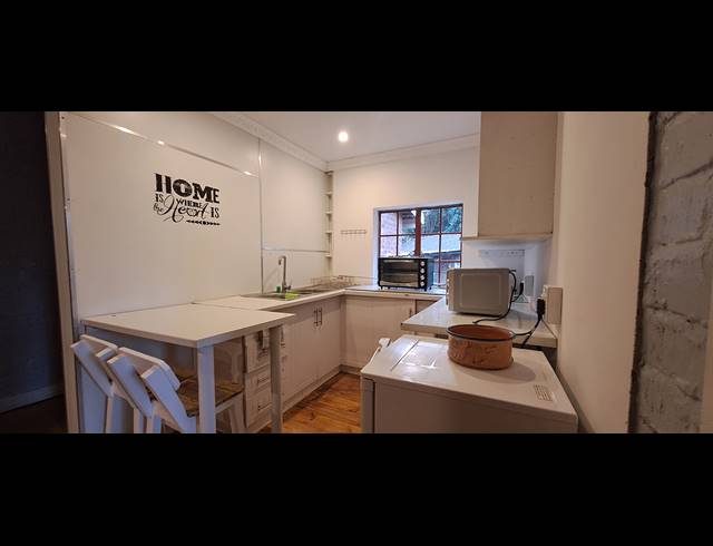2 BEDROOM APARTMENT RENTED IN CLARENDON